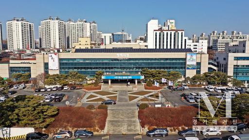 평택시는 올해 3월부터 취약계층 아동·청소년 4천여 명에게 '무상 우유' 바우처를 시범 지원한다.(사진=평택시청 청사/평택시 제공)