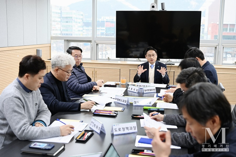 경기도가 교통 분야 핵심 아젠다 특별조직 (TF)’을 구성하고 운영에 들어갔다.(사진=오후석 경기도 행정2부지사가 교통 분야 특별조직의 체계적 운영에 대한 회의를 진행하고있다.(사진=경기도 제공)