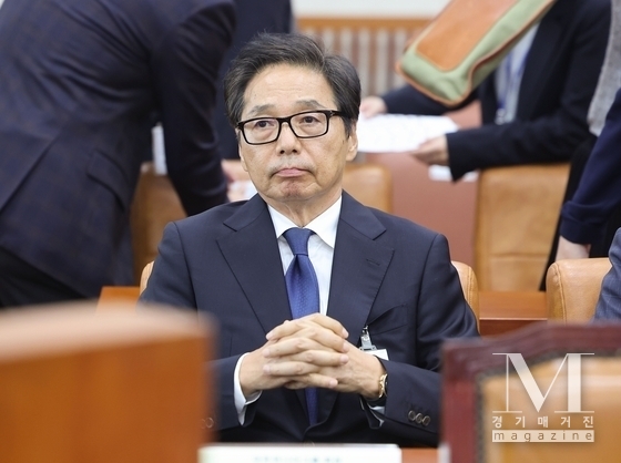 박영우 대유위니아그룹 회장이 지난해 10월 서울 여의도 국회에서 열린 국회 환경노동위원회의 고용노동부, 경제사회노동위원회 국정감사에서 증인으로 출석해 대기는 모습. (사진=연합뉴스 제공)