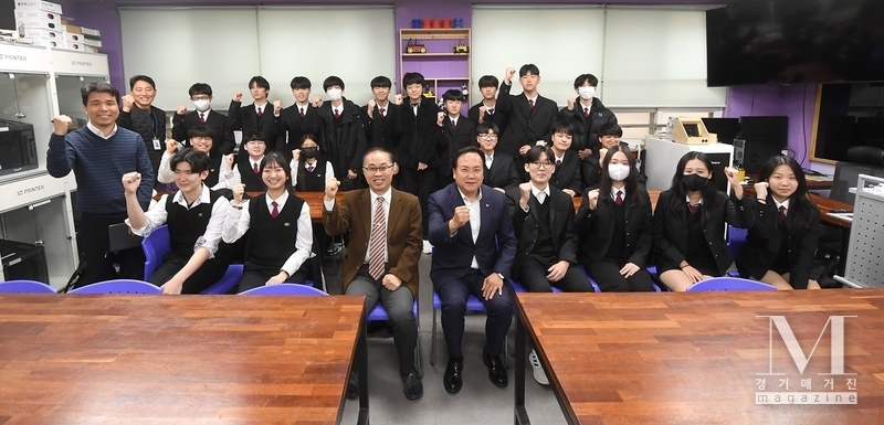 오산시, 운천고등학교 로봇동아리 격려 방문(사진=운천고등학교 제공)