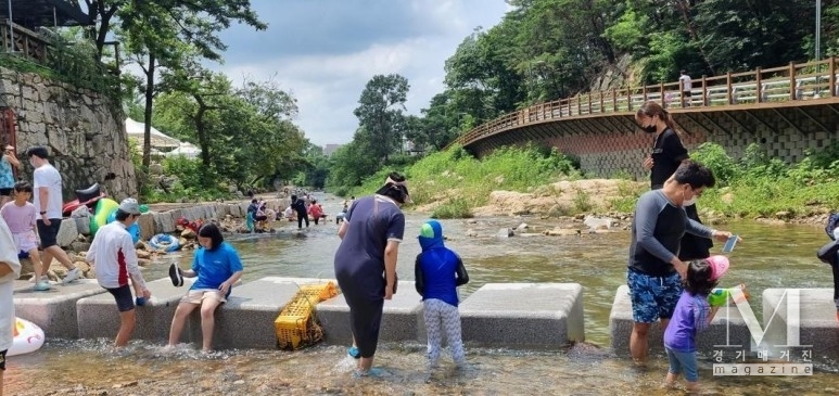 고양특례시 창릉천 몰놀이 모습. (사진=고양시 제공)