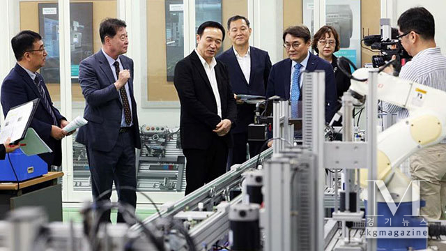 경기도교육청(교육감 임태희)-한국산업인력공단(이사장 이우영)이 9일 직업계고 현장을 방문하고 있다(사진=경기교육청 제공)