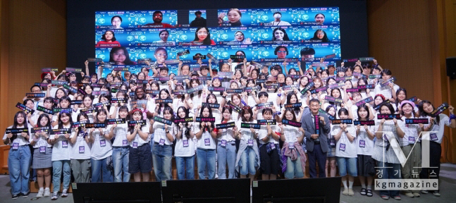 코이카 서포터스 ‘위코’ 출범…韓 ODA ‘전세계’ 알리겠다(사진=한국국제협력단(KOICA·코이카) 글로벌 서포터스 '위코'(WeKO) 6기 발대식이 지난 9일 경기 성남시 코이카 본부에서 열린 가운데 참가자들이 기념사진을 찍고 있다./성남시제공)