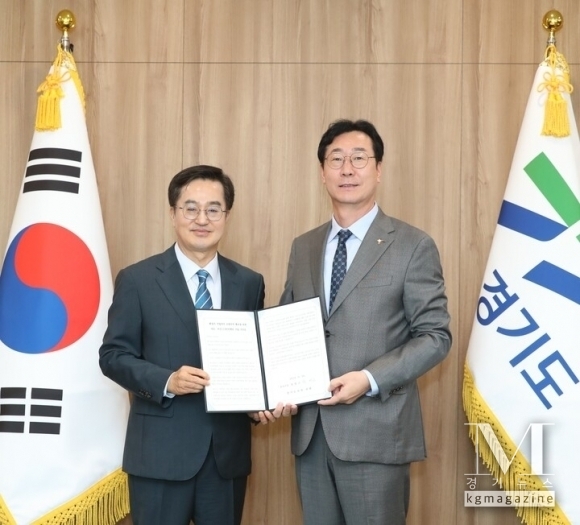 정명근 화성시장이 지난 26일 김동연 경기도지사를 만나 마도·서신지역 119 지역대를 119안전센터로 확대개편 해줄 것 등을 건의했다(사진=화성시 제공)