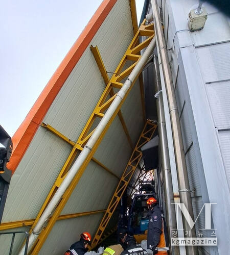 안성 자동차부품공장서 캐노피 붕괴로 70대 근로자 사망(사진=안성시 서운면 자동차부품 제조공장에서 캐노피 붕괴사고 현장. 경기도소방재난본부 제공