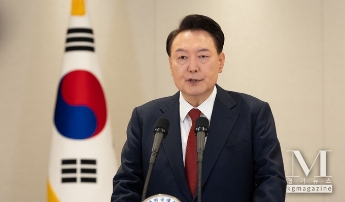 윤석열 대통령 “비상계엄, 헌법적 결단이자 통치 행위...내란 아냐” 반박(윤석열 대통령이 12일 ‘비상계엄 입장 담화’를 발표하고 있다. /사진=대통령실 제공)