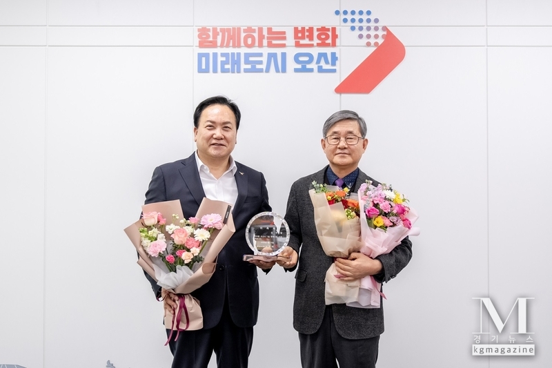 오산시, ‘1일 명예시장’으로 오산시교류협회 심재철 회장 위촉(사진=오산시 제공)