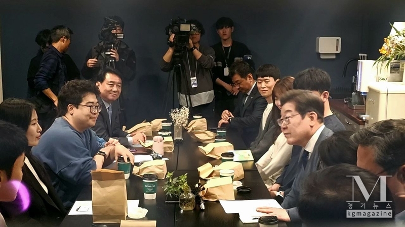 이재명 후보, 선거운동 첫날 ‘판교 청년개발자 간담회’로 미래전략 비전 제시하는 모습(사진=민주 경기도당 제공)