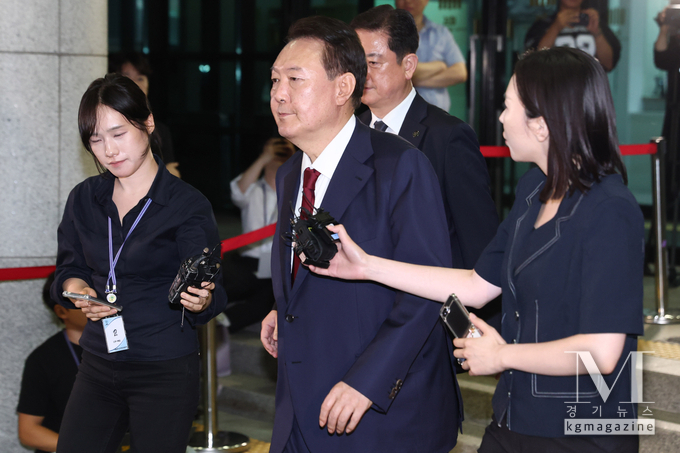 지난달 29일 윤석열 전 대통령이 12·3 계엄사태 관련 내란·외란 사건을 수사하는 조은석 특별검사팀의 소환 조사를 마치고 빠져나왔다. (사진=뉴스이미지캡쳐)