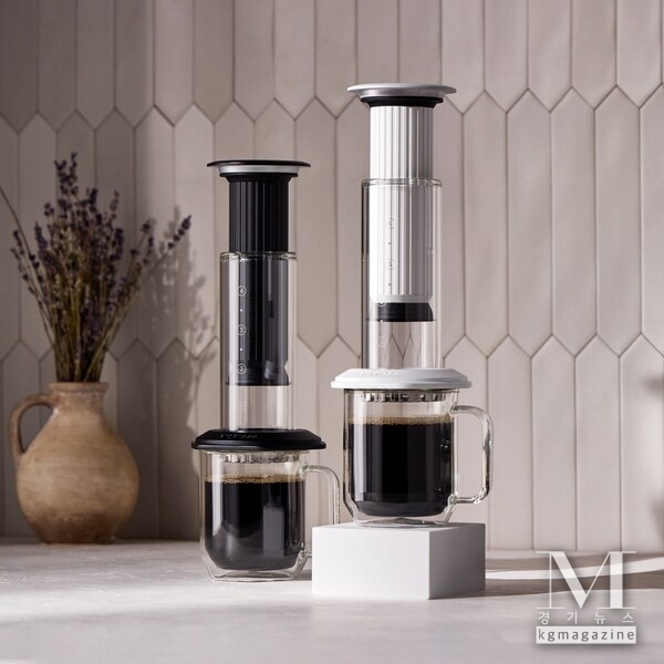 Aeropress Unveils Popular Aeropress Premium in New Black and White Color Variants